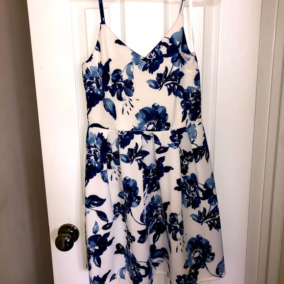 Monteau Dresses & Skirts - Dress